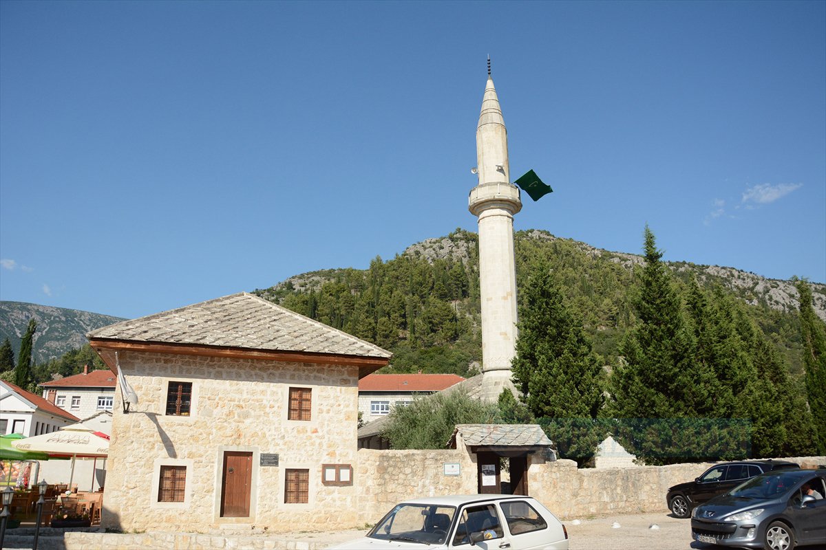 Beş asırlık Osmanlı camisi büyülüyor