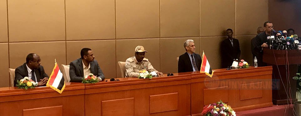 Sudan'da anayasa bildirisi ön anlaşmaya imza atıldı