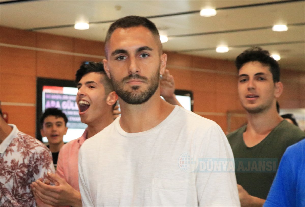 Victor Ruiz, Beşiktaş için İstanbul'a geldi