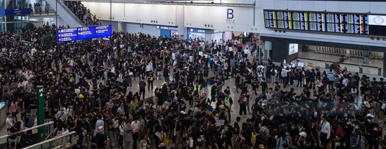 Hong Kong Uluslararası Havalimanı'nda tüm uçuşlar iptal edildi