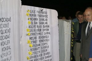 20. yılında Marmara Depremi'nde hayatlarını kaybedenler anıldı