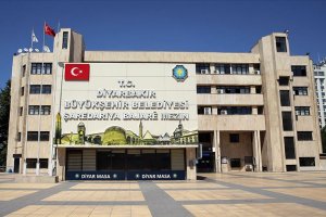 Diyarbakır'da terör örgütleriyle iltisaklı 29 memur yeniden uzaklaştırıldı