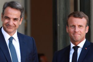Emmanuel Macron - Kiriakos Miçotakis’i kabuk etti