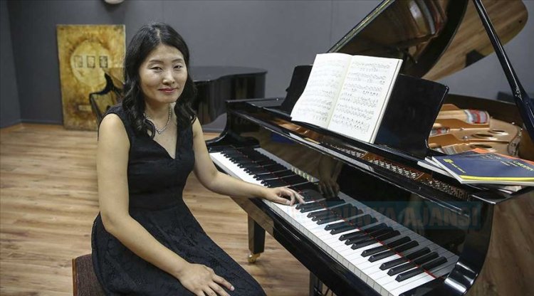 Güney Koreli piyanist Sook Tekin, kariyerini Türkiye'de sürdürüyor