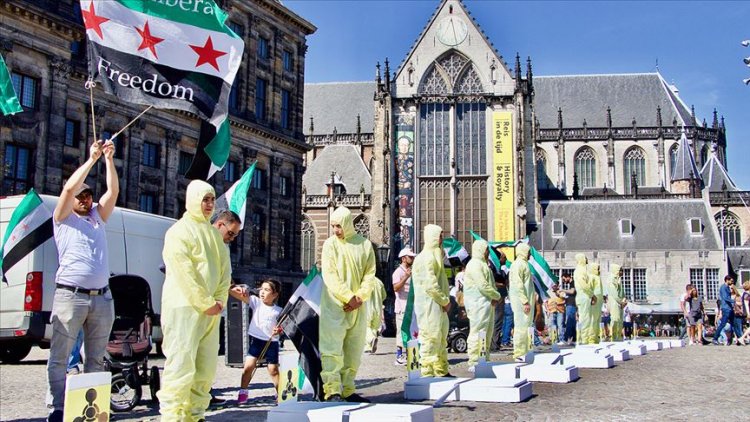 Hollanda'da Esed rejimine karşı Suriye için dayanışma gösterisi
