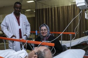 Somalili doktor vefa duyduğu Türklere şifa oluyor