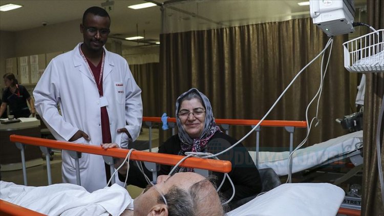 Somalili doktor vefa duyduğu Türklere şifa oluyor
