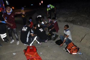 Göçmenleri kaçak yoldan taşıyan araç Batı Trakya'da kaza yaptı 