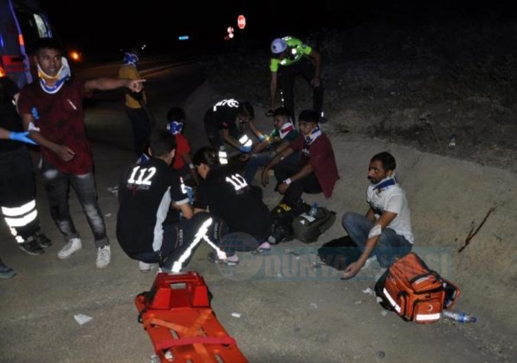 Göçmenleri kaçak yoldan taşıyan araç Batı Trakya'da kaza yaptı 