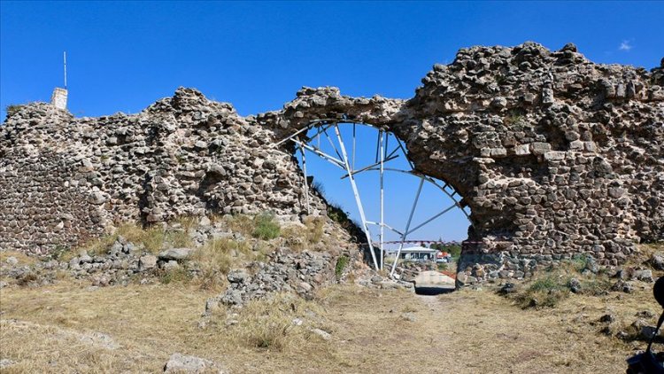 Osmanlı'nın ilk fethettiği Karacahisar Kalesi'nde kazılar başladı
