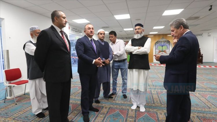 Dışişleri Bakanı Çavuşoğlu, Norveç'te saldırıya uğrayan camiyi ziyaret etti