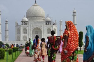 Hindistan'da 73 yaşındaki kadın ikiz annesi oldu