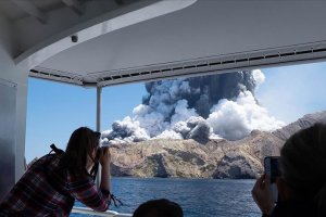 Yeni Zelanda'da Whakaari Yanardağı patladı: 5 ölü