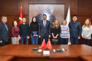 Kazakistan Basın Mensupları Heyeti’nden YTB’ye Ziyaret