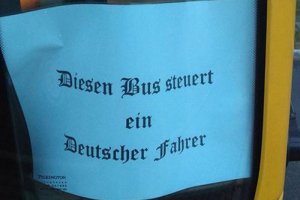 Almanya'da otobüs kapısına ırkçılığı çağrıştıran yazı yazan şoförün görevine son verildi 