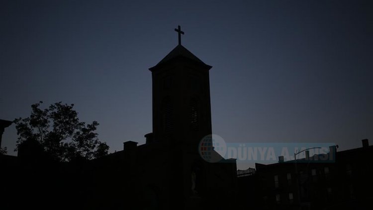 Fransa'da cinsel istismarda bulunduğunu kabul eden papaz kiliseyi suçladı