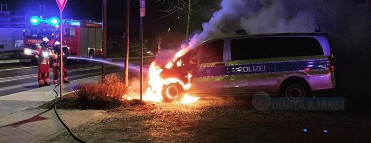 Polis aracı alevler içinde yandı