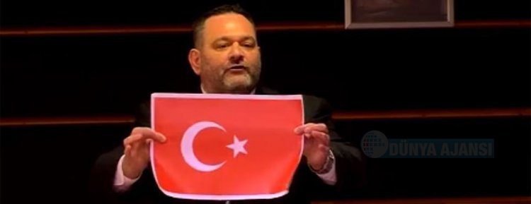 UID, AP'de Türk bayrağı yırtan Yunan milletveki hakkında suç duyurusunda bulundu