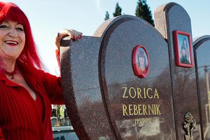 Gelinliğinden mezar taşına Bosna'nın 'kırmızılı kadını'