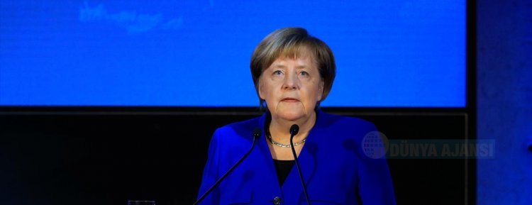 Başbakan Merkel Türkçe altyazılı koronavirüs mesajı yayınladı