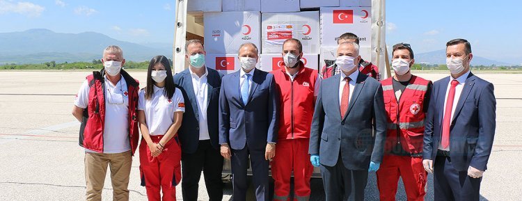Türkiye'nin tıbbi yardımları başkent Üsküp'e ulaştı