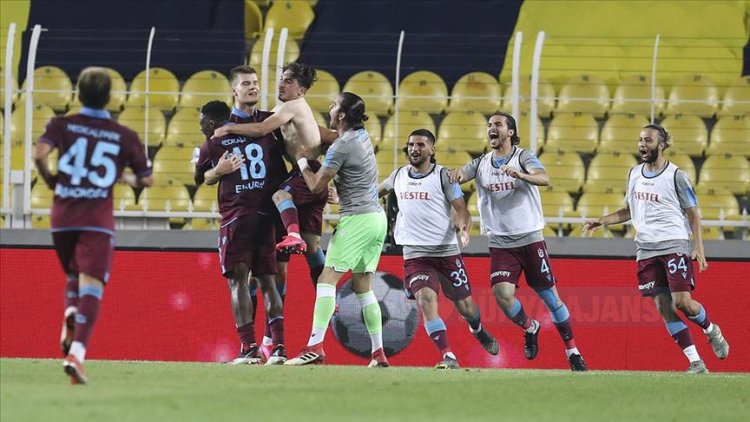 Trabzonspor Fenerbahçe'yi 3-1 yenerek finale yükseldi