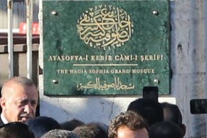 Ayasofya Camii'nin 'Ayasofya-i Kebir Cami-i Şerifi' tabelası asıldı