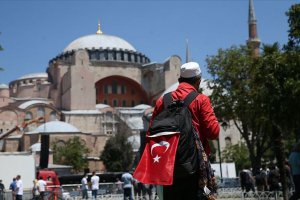 Ayasofya Camii'nde namaz kılmak için Türkiye'nin dört bir tarafından akın ettiler