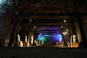5 bin yıllık tuz mağarası kapılarını ziyaretçilerine açtı