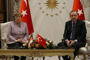 Cumhurbaşkanı Erdoğan Şansöyle Merkel ile telofonla görüştü