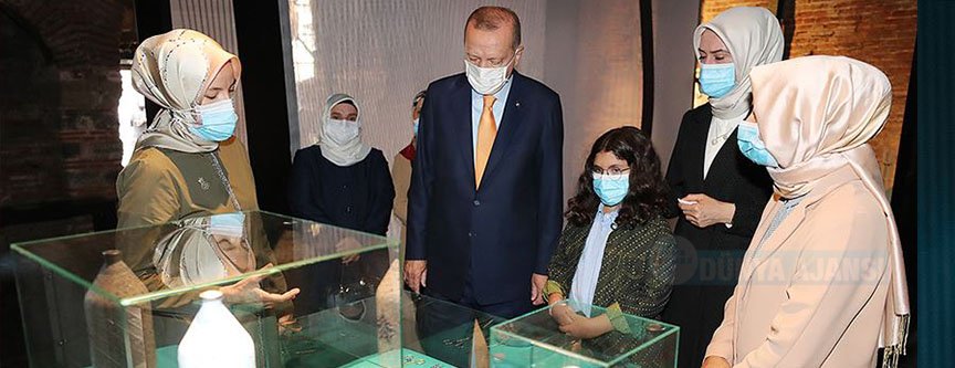 Cumhurbaşkanı Erdoğan, KAGEM'in 'Böyle Daha Güzelsin' sergisini gezdi