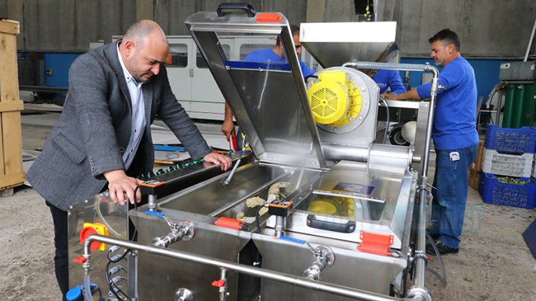 İtalya'dan zeytin sıkma makinesi istedi, gelmeyince kendisi üretti