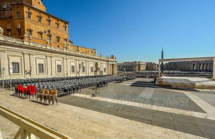 Katoliklerin merkezi Vatikan'da yolsuzlukla suçlanan üst düzey görevli istifa etti