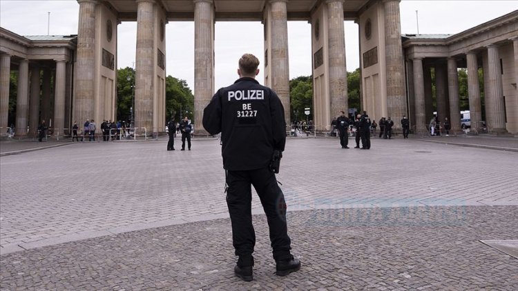 Almanya'da güvenlik birimlerinde 350'den fazla aşırı sağcı şüpheli vaka