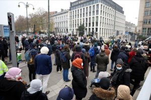 Brüksel’de göçmenler oturum izni için gösteri düzenlediler