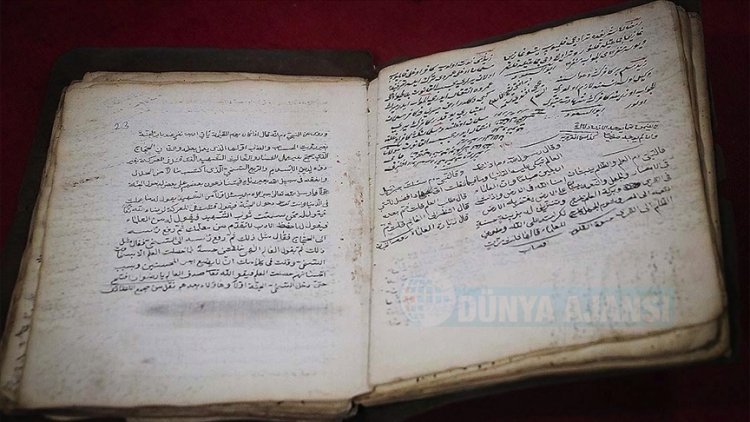 Bosna Hersek'te Osmanlı döneminden kalma el yazmalarını yıllardır koruyor