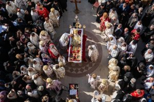 Ortodoks Kilisesi salgın tedbirlerine uymamanın bedelini ağır ödedi