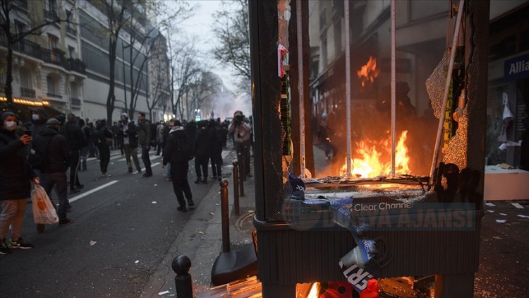 Fransa'da güvenlik yasa tasarısına karşı yapılan eylemlerin sürdürülmesi çağrısı