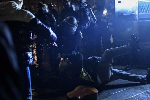 Fransa’da polislerden şiddet itirafı