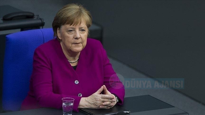 Almanya Başbakanı Merkel, yaz sonuna kadar her vatandaşa aşı teklifi sunabileceklerini söyledi