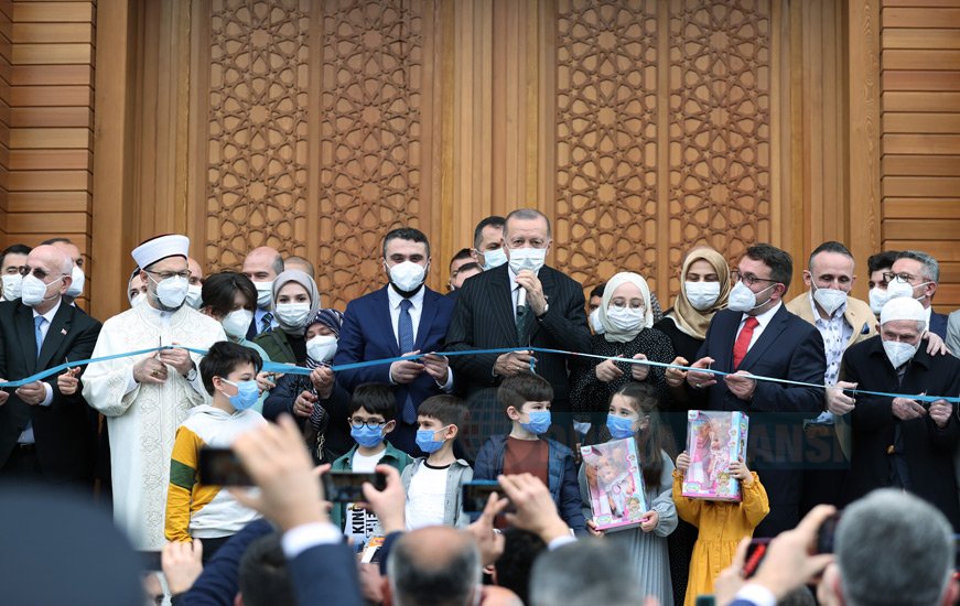 Cumhurbaşkanı Erdoğan, Rize’de Hacı Ahmet Erdoğan Camii’nin açılışını gerçekleştirdi