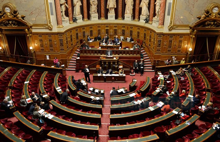 Fransa Senatosu'ndan yabancılara oturum belgesi verilmemesi kararı