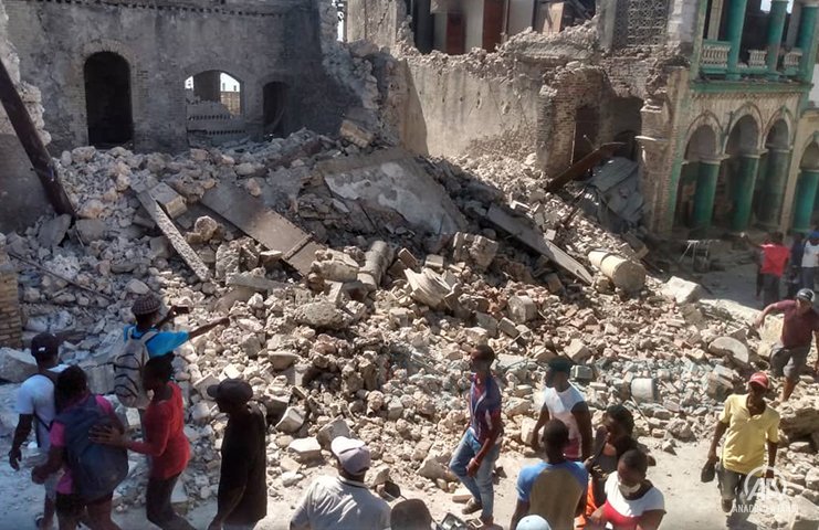 Haiti depreminde ölenlerin sayısı 1297'ye yükseldi, yaralı sayısı 5 bin 700'ü aştı
