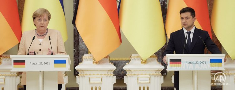 Almanya Başbakanı Merkel ve Ukrayna Devlet Başkanı Zelenskiy, Kiev'de görüştü