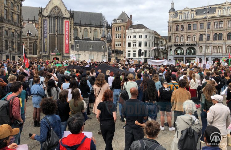  Amsterdam'da Afganistan'daki sivillere destek gösterisi