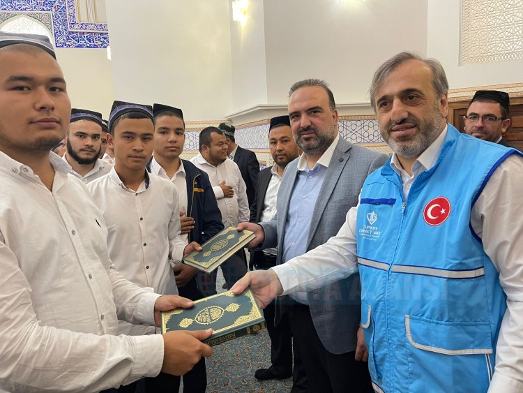 Özbekistan’da 30 bin Özbekçe mealli Kur’an-ı Kerim dağıtıldı