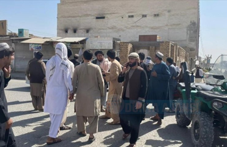  Afganistan'da camiye yapılan bombalı saldırıda onlarca kişi hayatını kaybetti