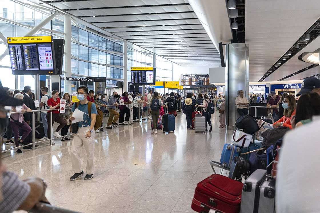 Avrupa'daki havalimanlarında personel eksikliğinden kriz sürüyor