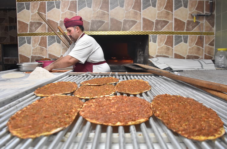 Gastronomi kenti Gaziantep ve Şanlıurfa'da tescilli lezzet: Lahmacun