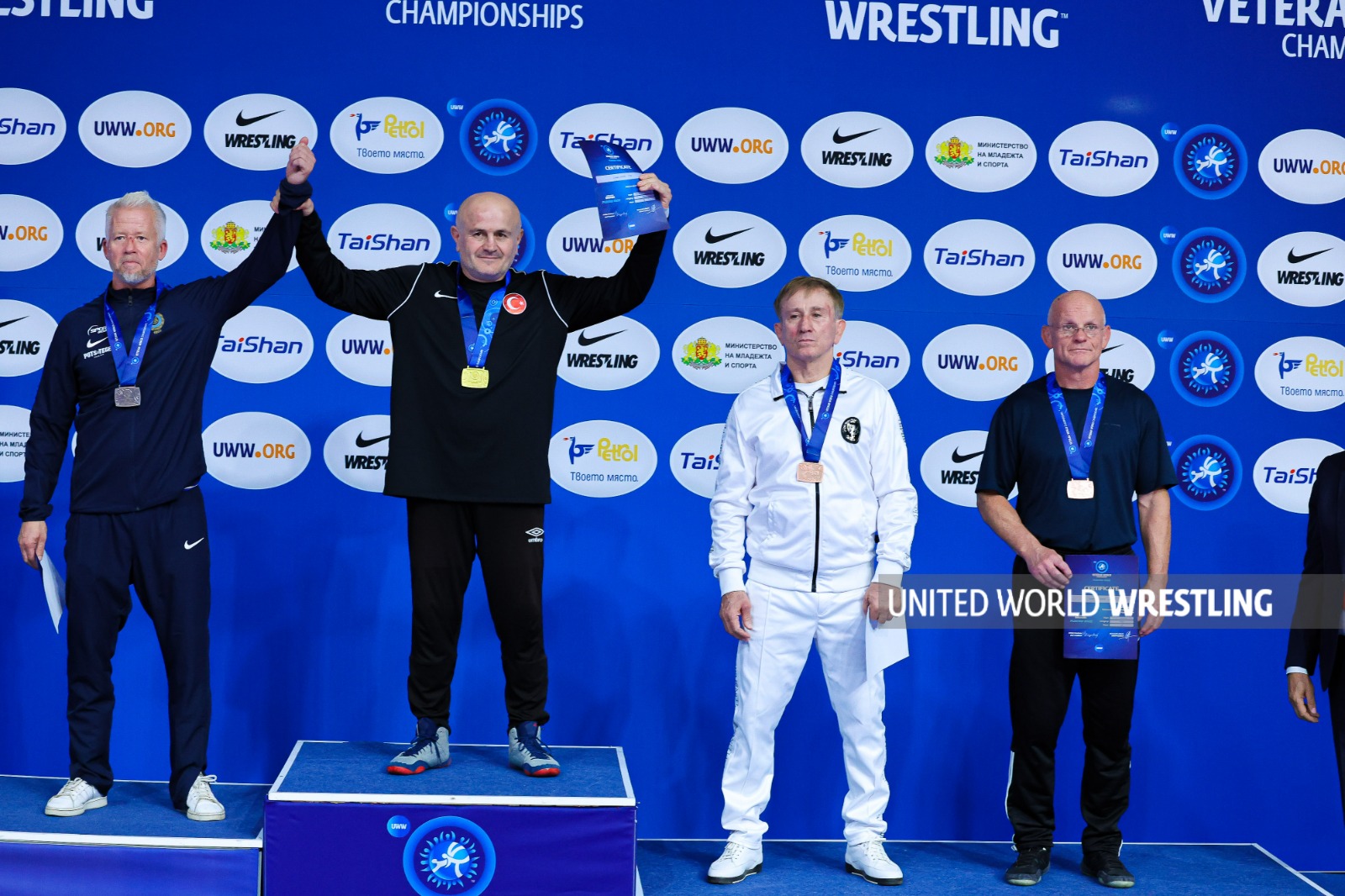 Veteranlarda Osman Önder 8. kez Dünya Şampiyonu oldu
